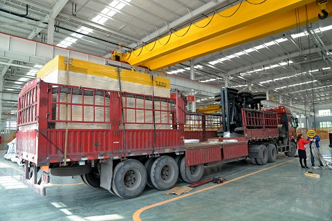 500kw移動(dòng)拖車(chē)柴油發(fā)電機(jī)組